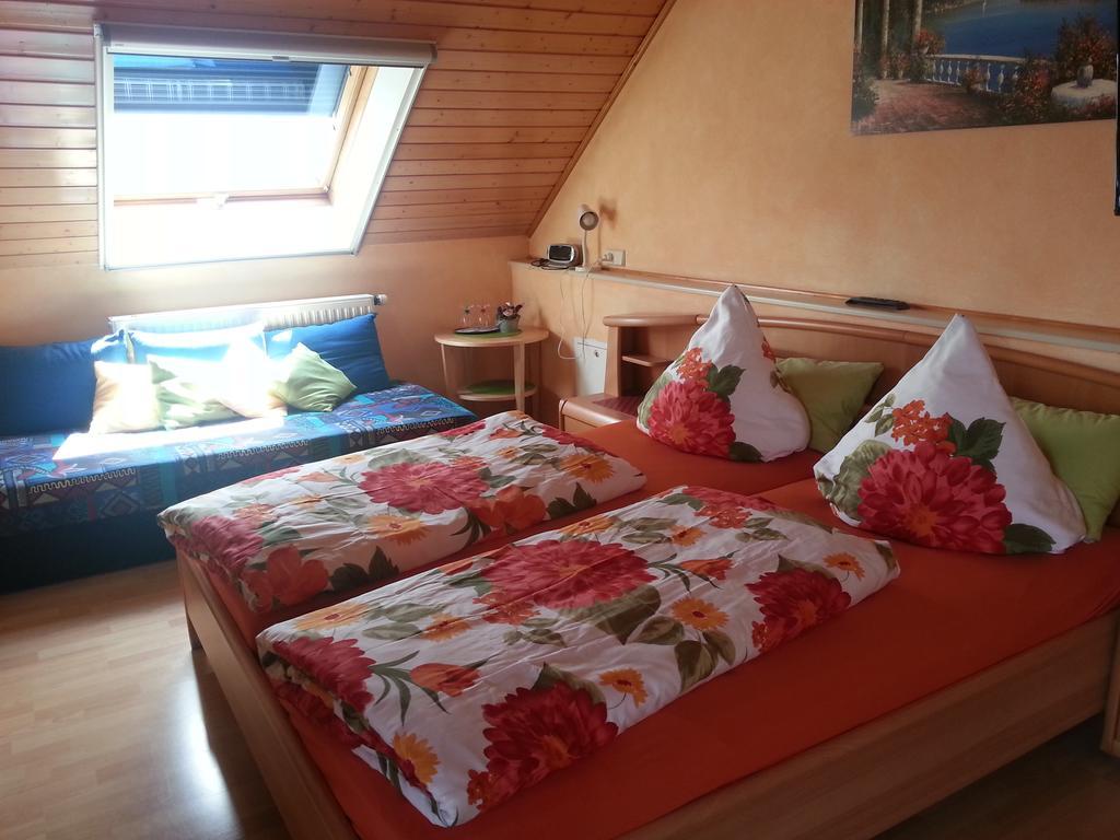 Ferienwohnungen - Gaestehaus Gertrud Moog- Rust Ruang foto